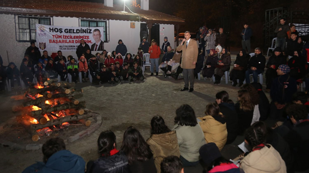 BAŞKAN SEZER İZCİLERLE KAMPTA BULUŞTU