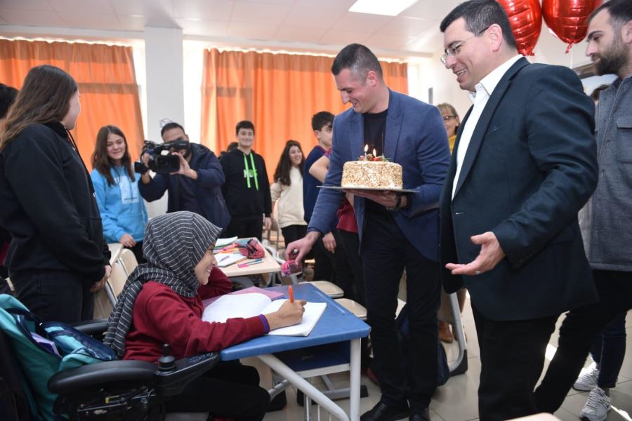 Başkan Tütüncü’den, Büşra’ya doğum günü sürprizi