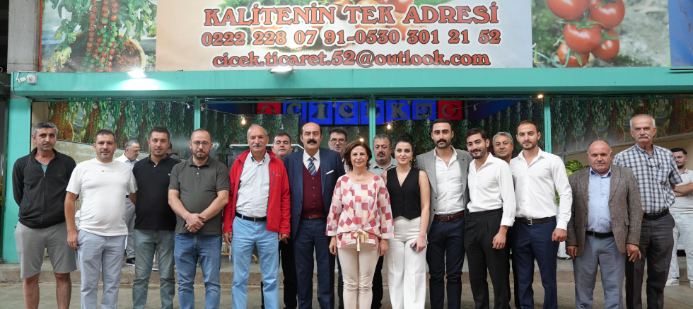 BAŞKAN ÜNLÜCE, SABAHIN İLK IŞIKLARINDA HAL ESNAFI İLE BULUŞTU - TÜRKİYE - İnternetin Ajansı