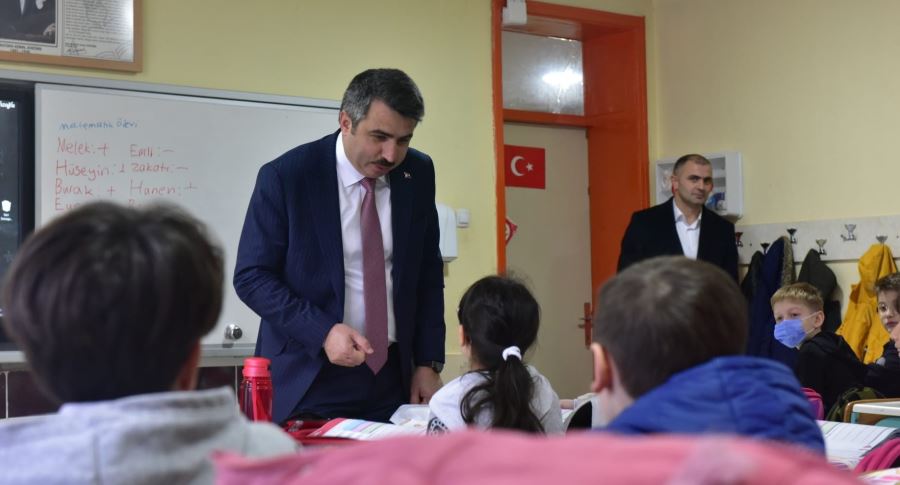 BAŞKAN YILMAZ ÖĞRENCİLERLE BULUŞUYOR