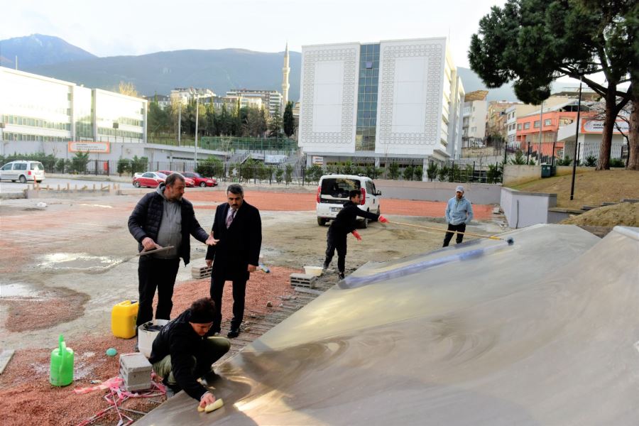 BAŞKAN YILMAZ'DAN GENÇLERE SKATE PARK