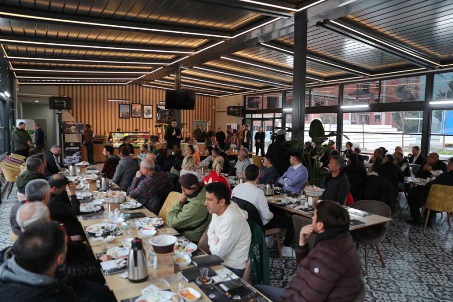 BAŞKAN YÜKSEL, KARTAL’DAKİ BEDEN EĞİTİMİ ÖĞRETMENLERİYLE BULUŞTU