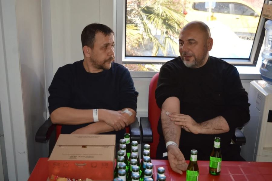 Belediye Başkanı Bekir Aydın Cumhur İttifakı İlçe Başkanları ve Teşkilat Mensupları ile Birlikte Kan Bağışı Kampanyasına Katıldı