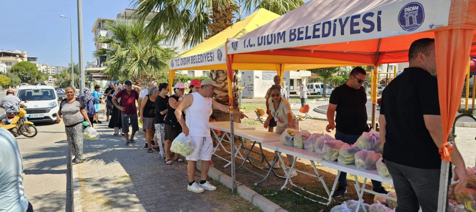 BELEDİYE TARLALARINDA ÜRETİLEN SEBZELER VATANDAŞLARA ÜCRETSİZ OLARAK DAĞITILDI - TÜRKİYE - İnternetin Ajansı