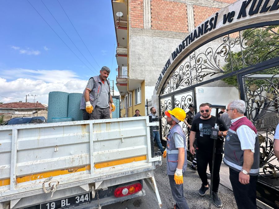 Belediye, yol ortasındaki kaçak yapının yıkımına başladı