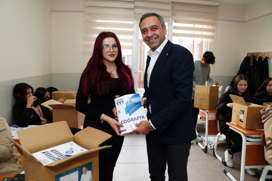 BEYLİKDÜZÜ BELEDİYESİ'NDEN ÖĞRENCİLERE KİTAP DESTEĞİ