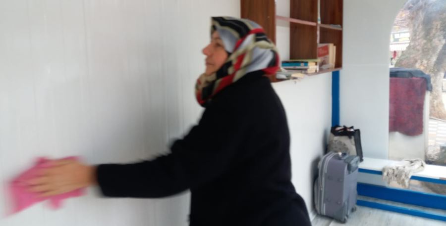 Bilecik Pazaryeri’nde kapalı minibüs durakları temizleniyor