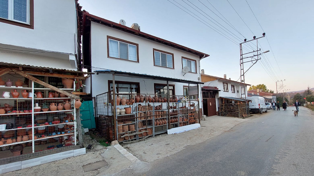 Bilecik’te Kınık köyü sokakları beyaza büründü