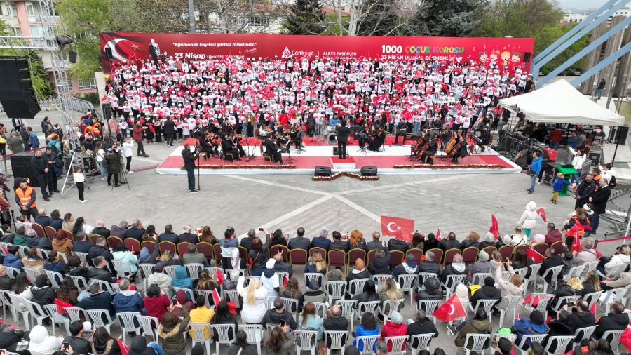 BİN ÇOCUK KOROSU’NDAN “EGEMENLİK” KONSERİ