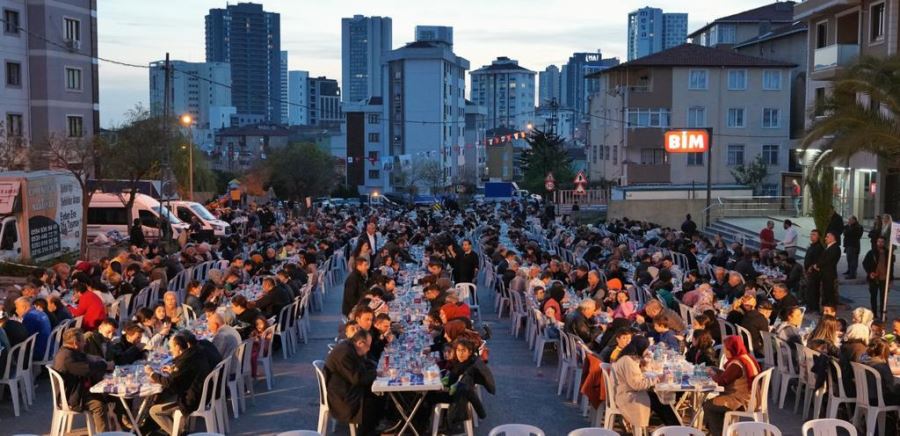 Binlerce Kartallı Belediyenin Açık Hava İftarlarında Buluştu