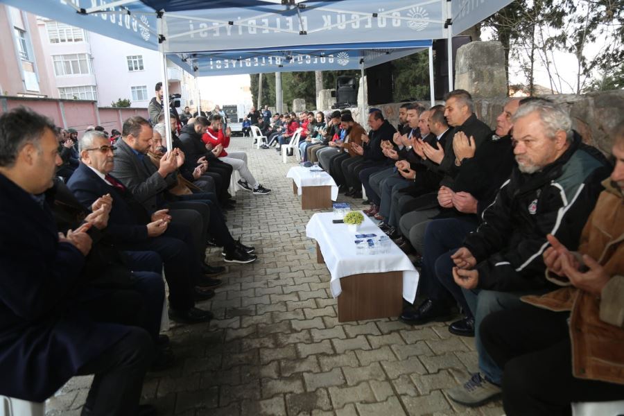 BJK KULÜBÜ 6. BAŞKANI AŞENİ GÖLCÜK'TE KABRİ BAŞINDA ANILDI