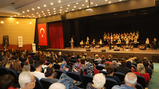 BOZKIRIN TEZENESİ NEŞET ERTAŞ SEVİLEN TÜRKÜLERİYLE ANILDI