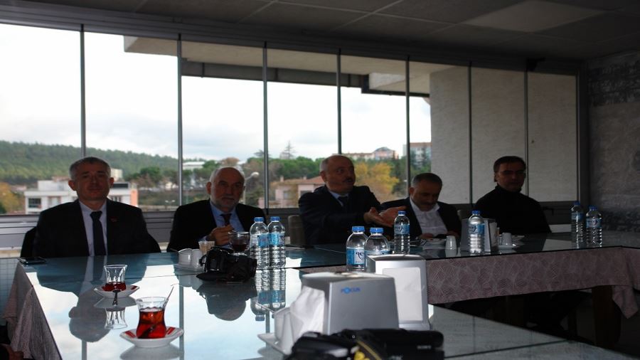 BTP’li Kayacı Bilecik’te konuştu “Bütün ülkeyi zengin yapamayan siyasi iktidarlar kendi dönemlerinde kendi zenginlerini yarattı”