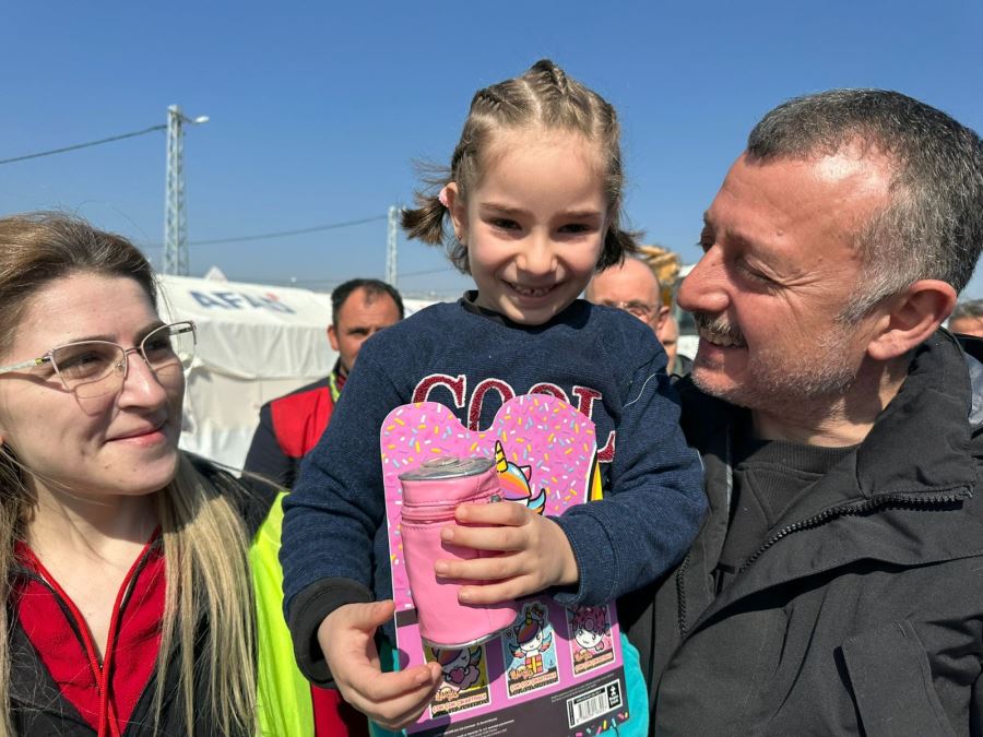 Büyükakın: Çocukların yüzündeki  bir gülümseme dünyalara bedel