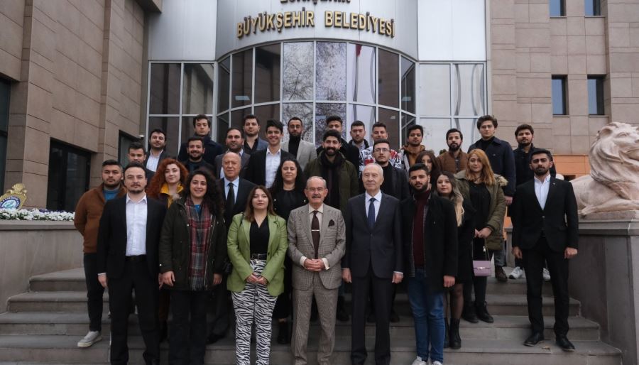 BÜYÜKERŞEN GENÇ AYDINLARA TECRÜBELERİNİ AKTARDI:   “ASLA KARAMSAR OLMAYIN”