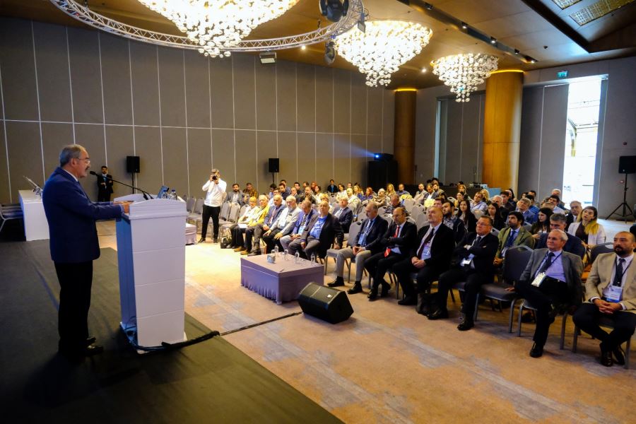 BÜYÜKERŞEN’DEN KONGREDE ANLAMLI MESAJLAR