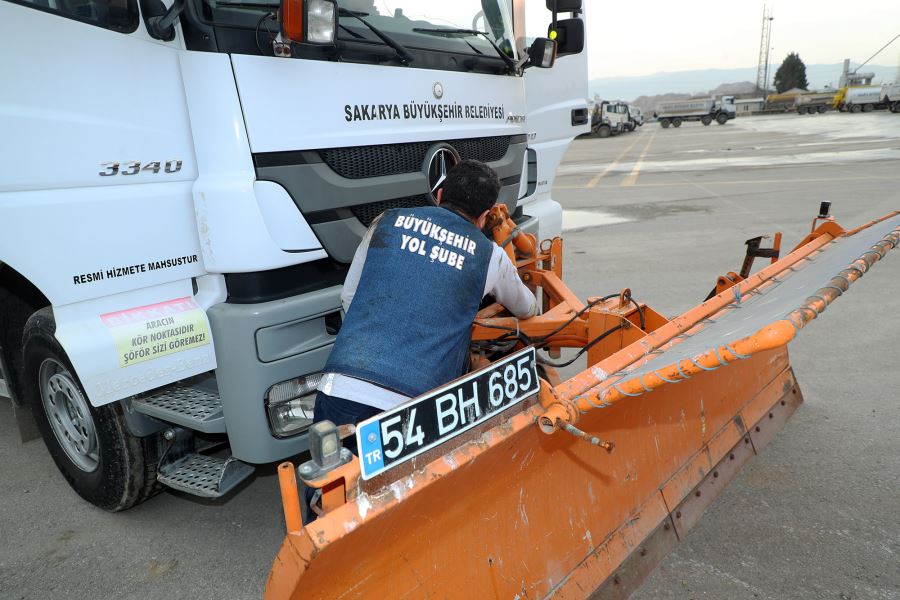 Büyükşehir araçları yağış öncesi hazır hale getiriyor