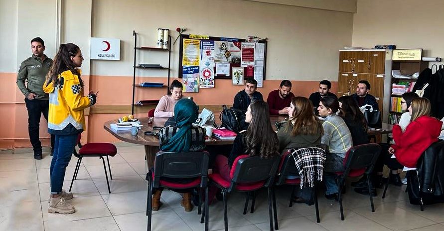 BÜYÜKŞEHİR BELEDİYESİ ÇOCUKLARA HAYVAN SEVGİSİ AŞILIYOR