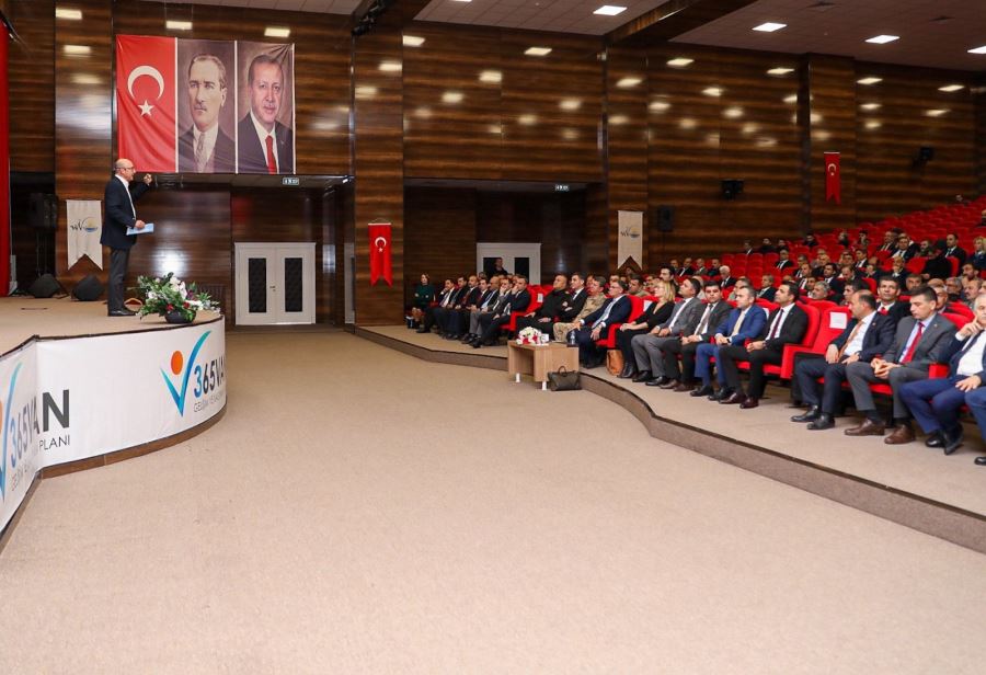 BÜYÜKŞEHİR BELEDİYESİ LİDERLİK KONULU KONFERANS DÜZENLEDİ