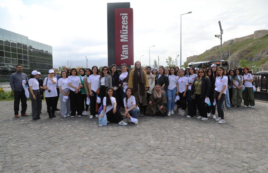 BÜYÜKŞEHİR BELEDİYESİ ÖĞRENCİLERİ BİLİM SERGİSİ İLE BULUŞTURUYOR