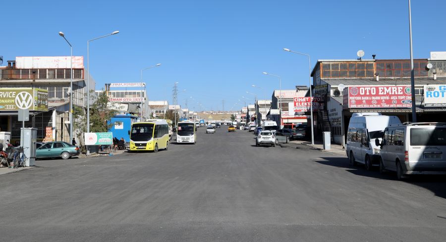 BÜYÜKŞEHİR BELEDİYESİ OTO SANAYİ SİTESİ’Nİ ASFALTLADI