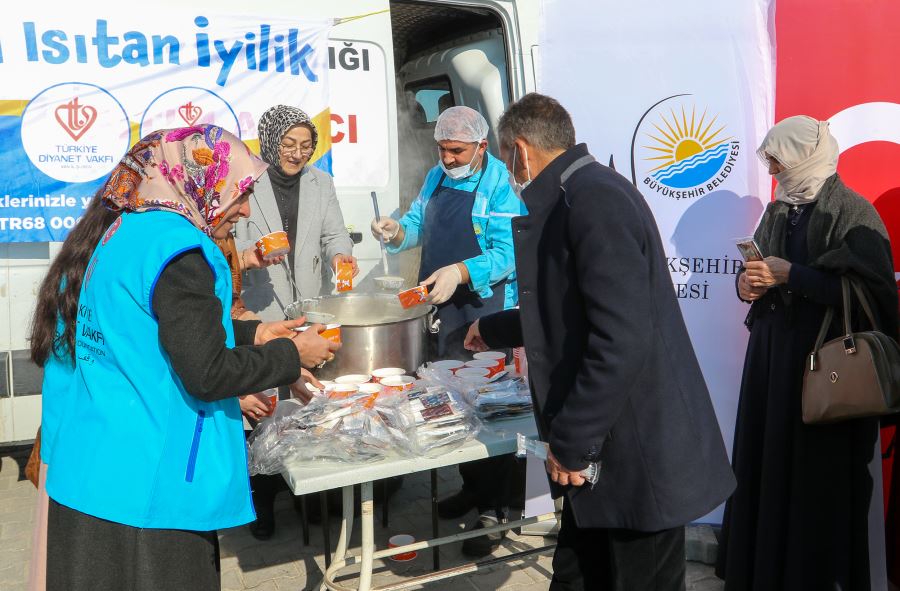 BÜYÜKŞEHİR BELEDİYESİ REGAİP KANDİLİ NEDENİYLE AYRAN AŞI İKRAMI YAPTI