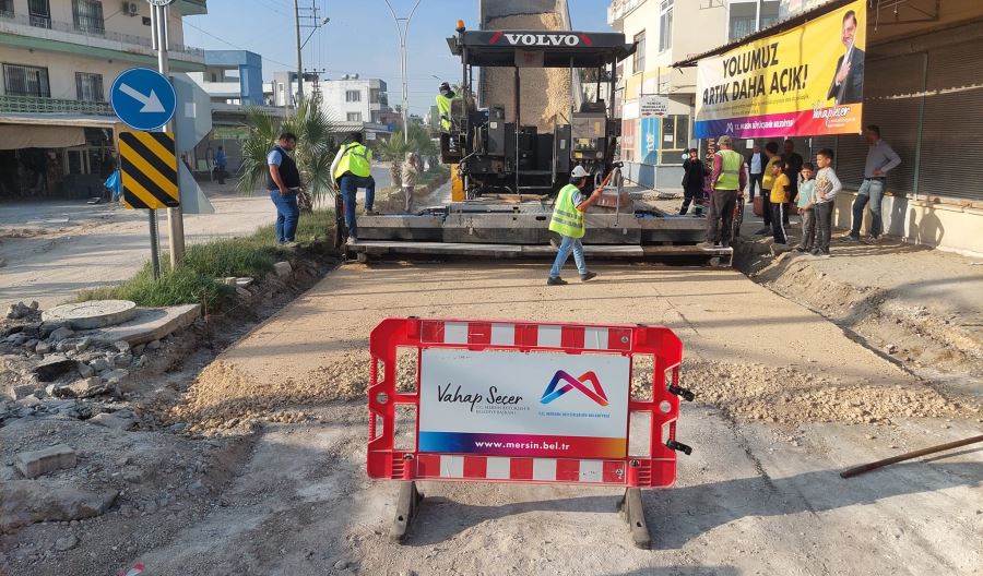 BÜYÜKŞEHİR BELEDİYESİ TARSUS YENİCE’DE Kİ UĞUR MUMCU CADDESİNİ TAMAMEN YENİLİYOR