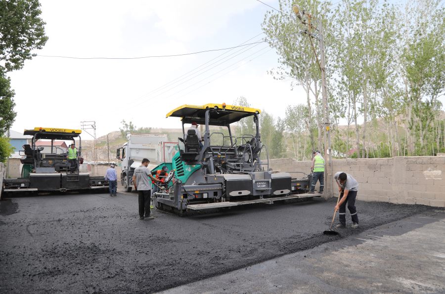 BÜYÜKŞEHİR BELEDİYESİ ÜÇEVLER CADDESİ’Nİ ASFALTLADI