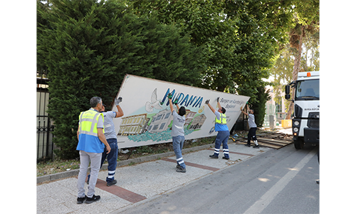 BÜYÜKŞEHİR BELEDİYESİ’NDEN MUDANYA’DA BİLLBOARD TAHAMMÜLSÜZLÜĞÜ