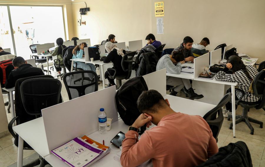 BÜYÜKŞEHİR BELEDİYESİNDEN ÖĞRENCİLERE 11 AYRI NOKTADA ETÜT HİZMETİ