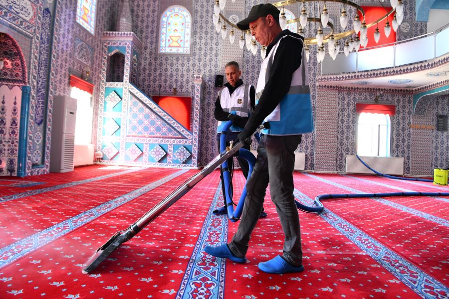 Büyükşehir camileri bayrama hazırlıyor