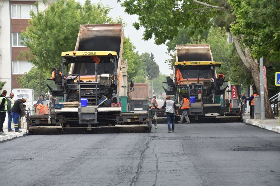 Büyükşehir, deforme olan caddeleri yeniliyor