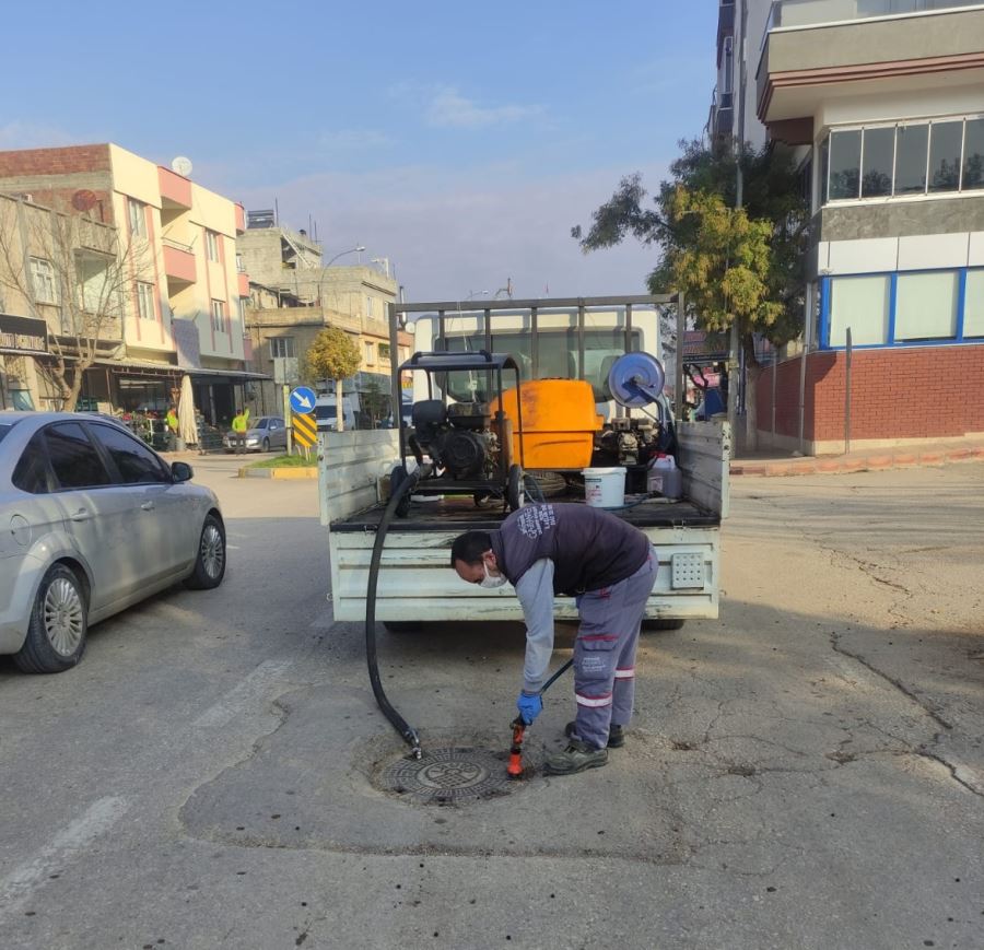 BÜYÜKŞEHİR, HAŞERELERE KARŞI İLAÇLAMA ÇALIŞMALARINI SÜRDÜRÜYOR