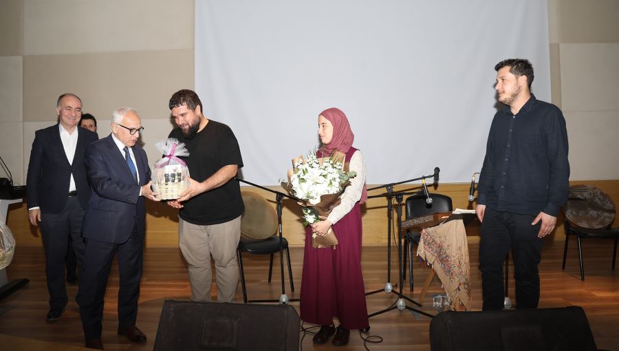 Büyükşehir hep sanatla: İlahiler ve deyişler mest etti