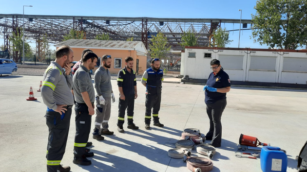 Büyükşehir İtfaiyesi, endüstriyel tesis eğitimlerine devam ediyor