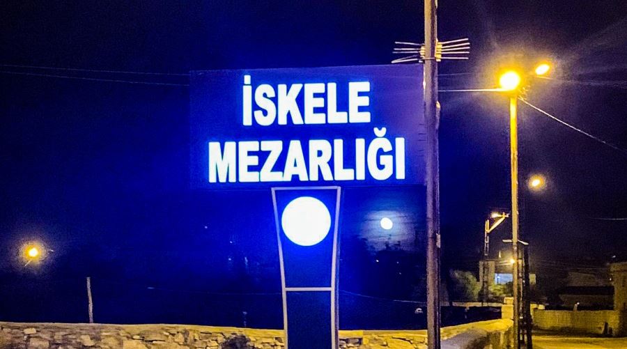 BÜYÜKŞEHİR MEZARLIKLARIN İSİM TABELASINI YENİLEDİ
