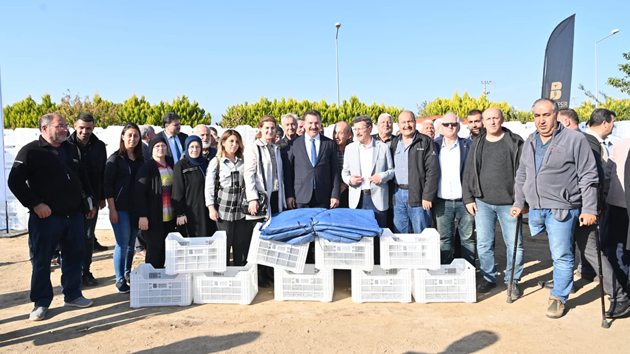 Büyükşehir, zeytin üreticilerini desteklemeye devam ediyor