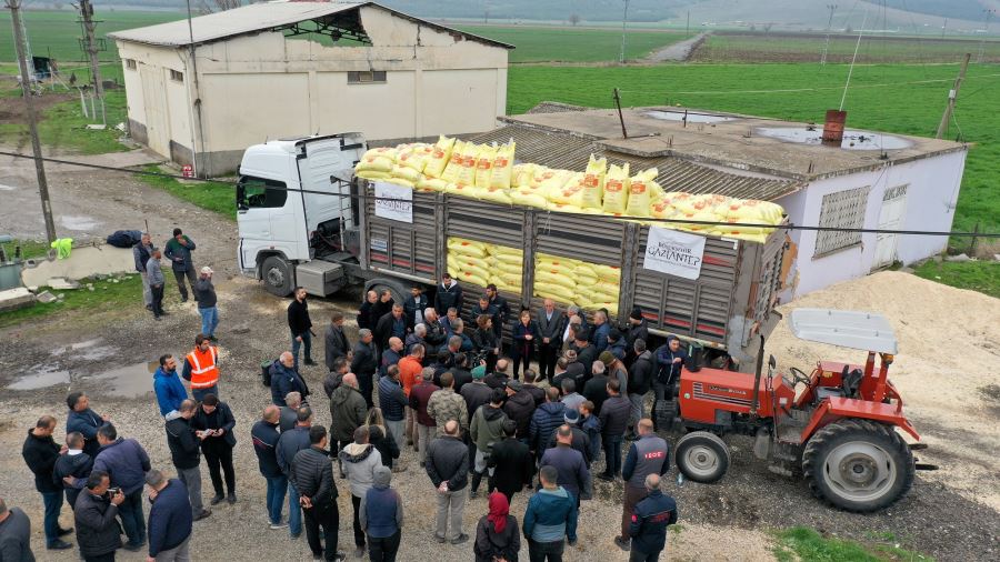 BÜYÜKŞEHİR’DEN ARPA VE BUĞDAY ÜRETİCİLERİNE GÜBRE DESTEĞİ