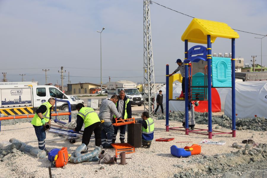Büyükşehir’den depremzede çocuklara oyun parkı