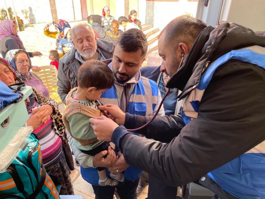 Büyükşehir’den Hatay’da gönüllü doktorlarla sağlık hizmeti