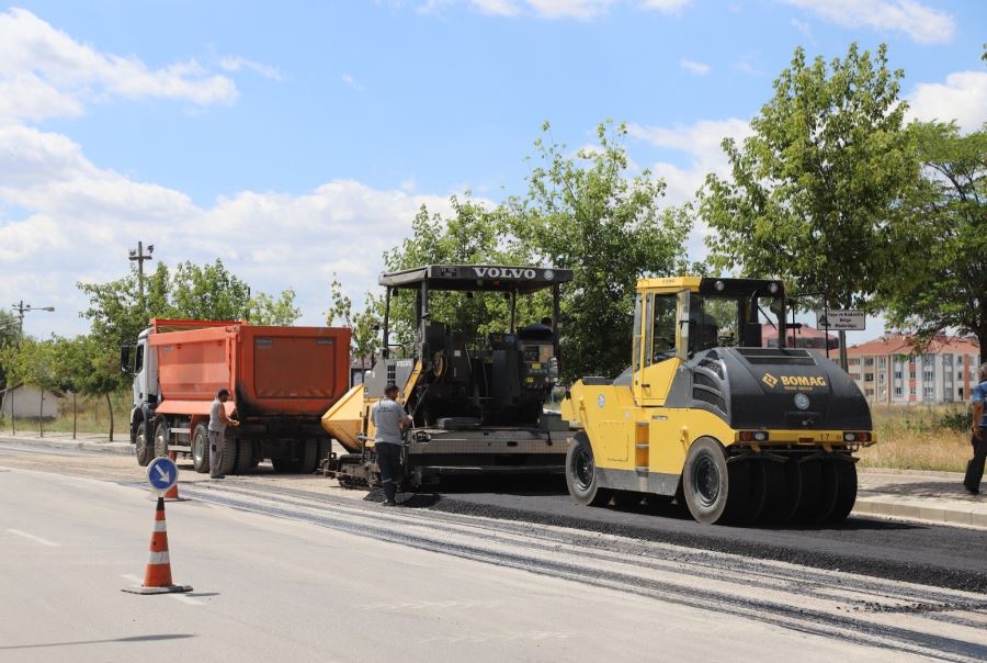 BÜYÜKŞEHİR’DEN ŞAHİN CADDESİNDE YOL ÇALIŞMASI