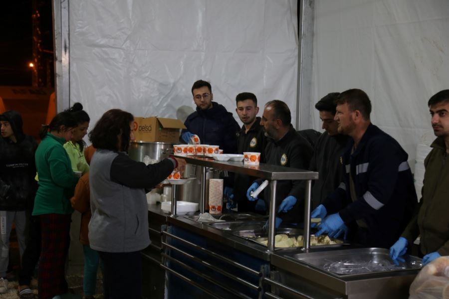 Büyükşehir’in çadır kentinde ilk sahur yapıldı