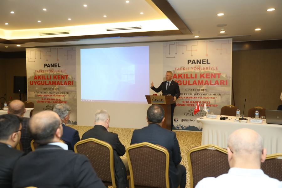 BÜYÜKŞEHİRİN KATKILARIYLA FARKLI YÖNLERİYLE AKILLI KENT UYGULAMALARI PANELİ YAPILDI