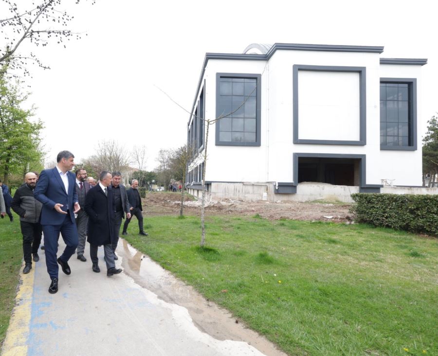 Büyükşehir’in katkılarıyla tamamlanan Kartepe İstasyon Camii ibadete açıldı