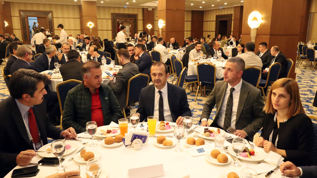Çalıştaya gelen konuklar gala yemeğinde buluştu