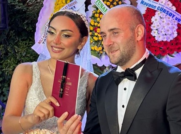 CANAN CEYLAN'IN KIZI CEMRE MASAL GİBİ BİR DÜĞÜNLE EVLENDİ - GÜNDEM - İnternetin Ajansı