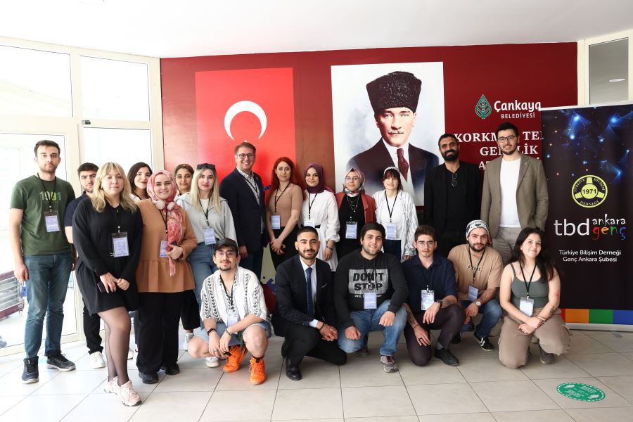 ÇANKAYA'DA GENÇLERE BİLİŞİM KAMPI