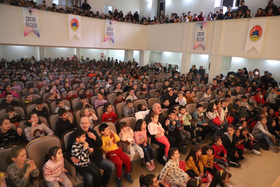 Çankırı Belediyesinden Çocuklara Karne Hediyesi