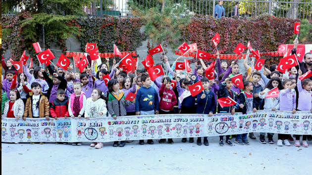 Çankırı’da Çocuklar Cumhuriyet Resmini Birlikte Boyadı