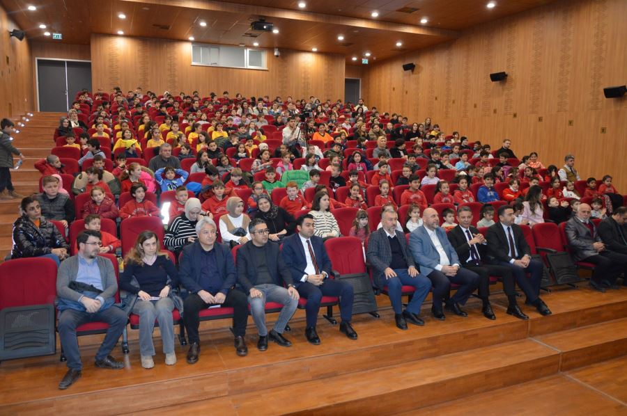 Çevreci Minik Öğrenciler Ve Okulları Hediyelerini Orhangazi Protokolünden Aldı